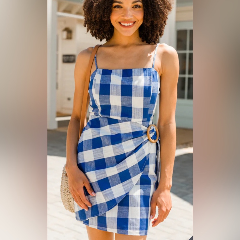 Blue and White Gingham Dress Size‎ Large
Great 4th of July Dress!!